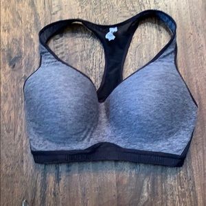Compression sports bra with cups